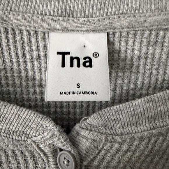 TNA Light Gray Ribbed Crop Top - Picture 3 of 5